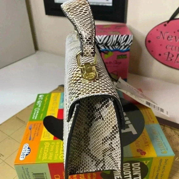 Kate Landry Satchel - Picture 6 of 12